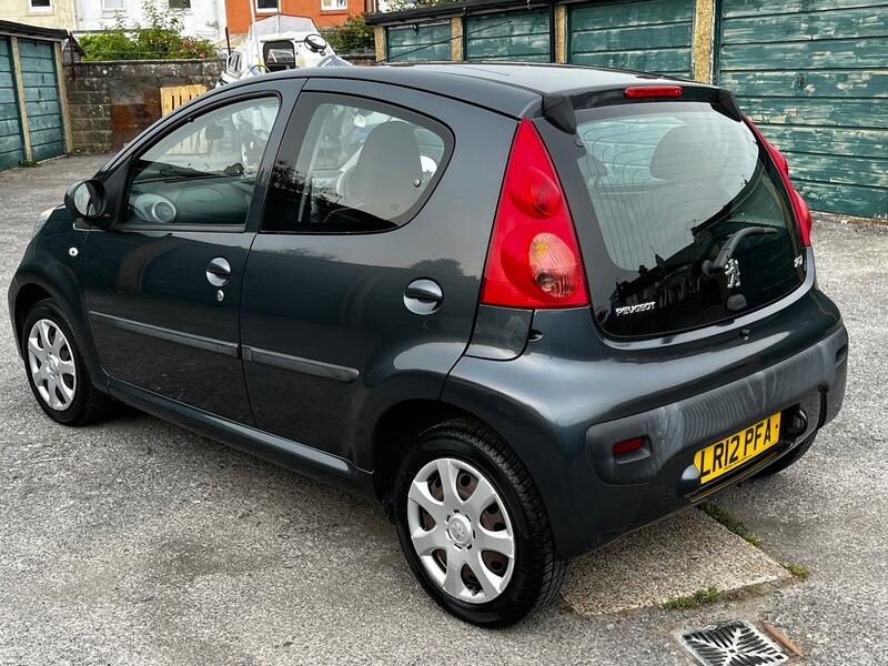 PEUGEOT 107