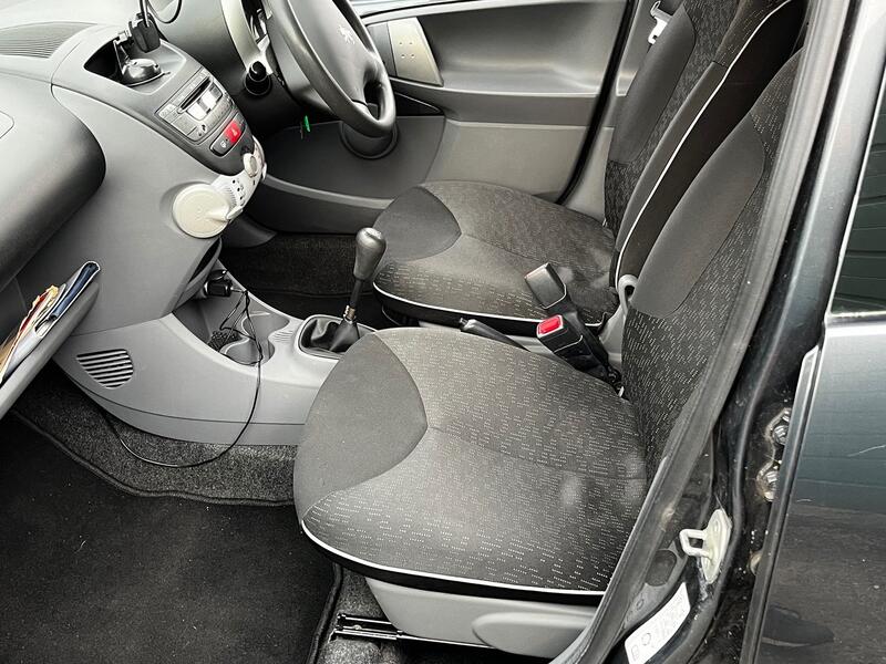 PEUGEOT 107