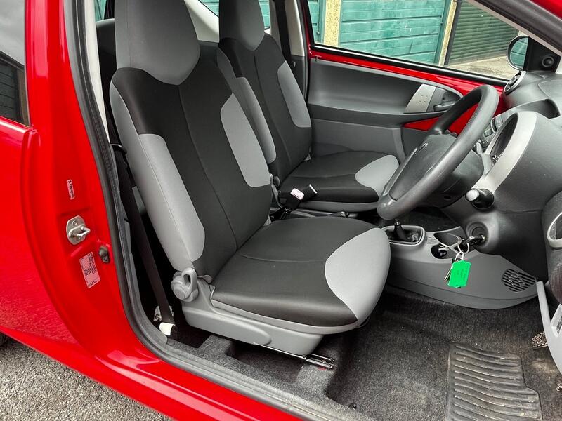 PEUGEOT 107
