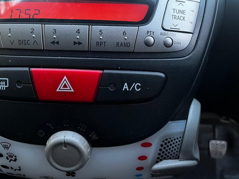 PEUGEOT 107