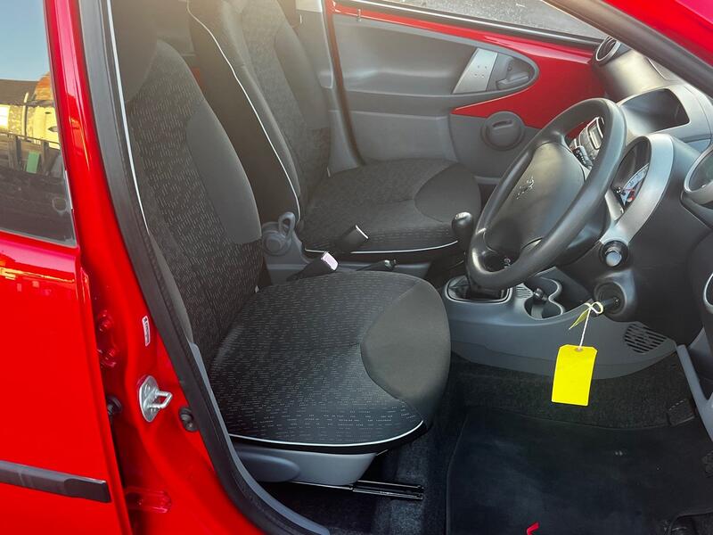 PEUGEOT 107