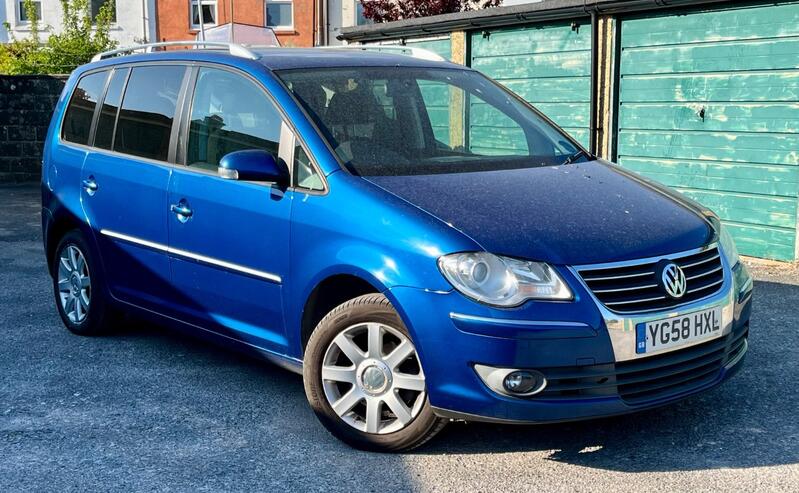 VOLKSWAGEN TOURAN